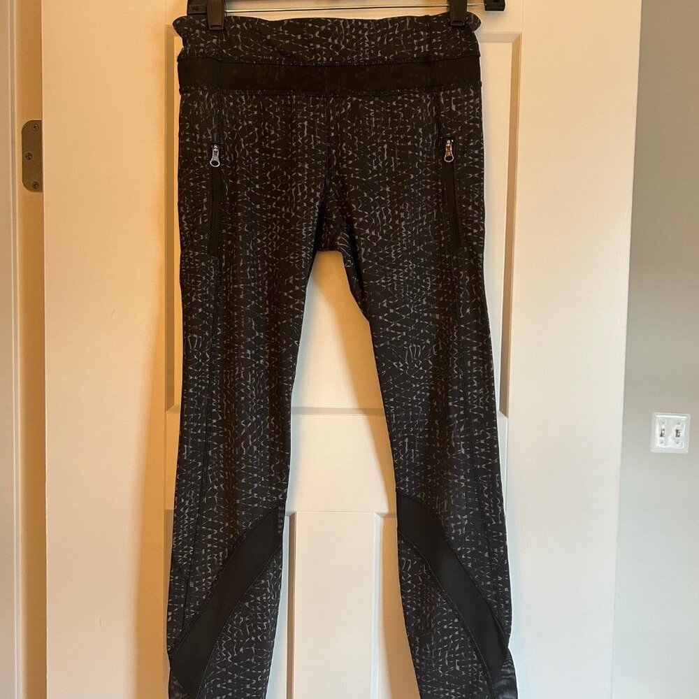 LULULEMON GEOMETRIC PRINT LEGGINGS WITH MESH TRIM